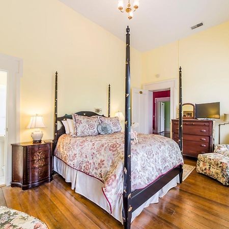 Bourbon Manor Bed & Breakfast Inn Bardstown Extérieur photo