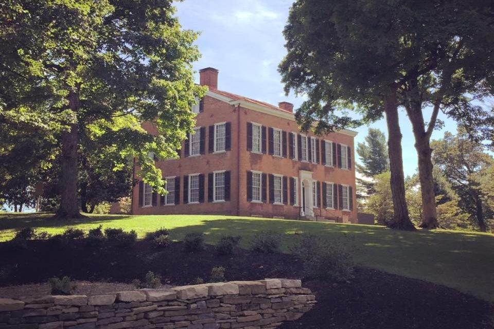 Bourbon Manor Bed & Breakfast Inn Bardstown Extérieur photo