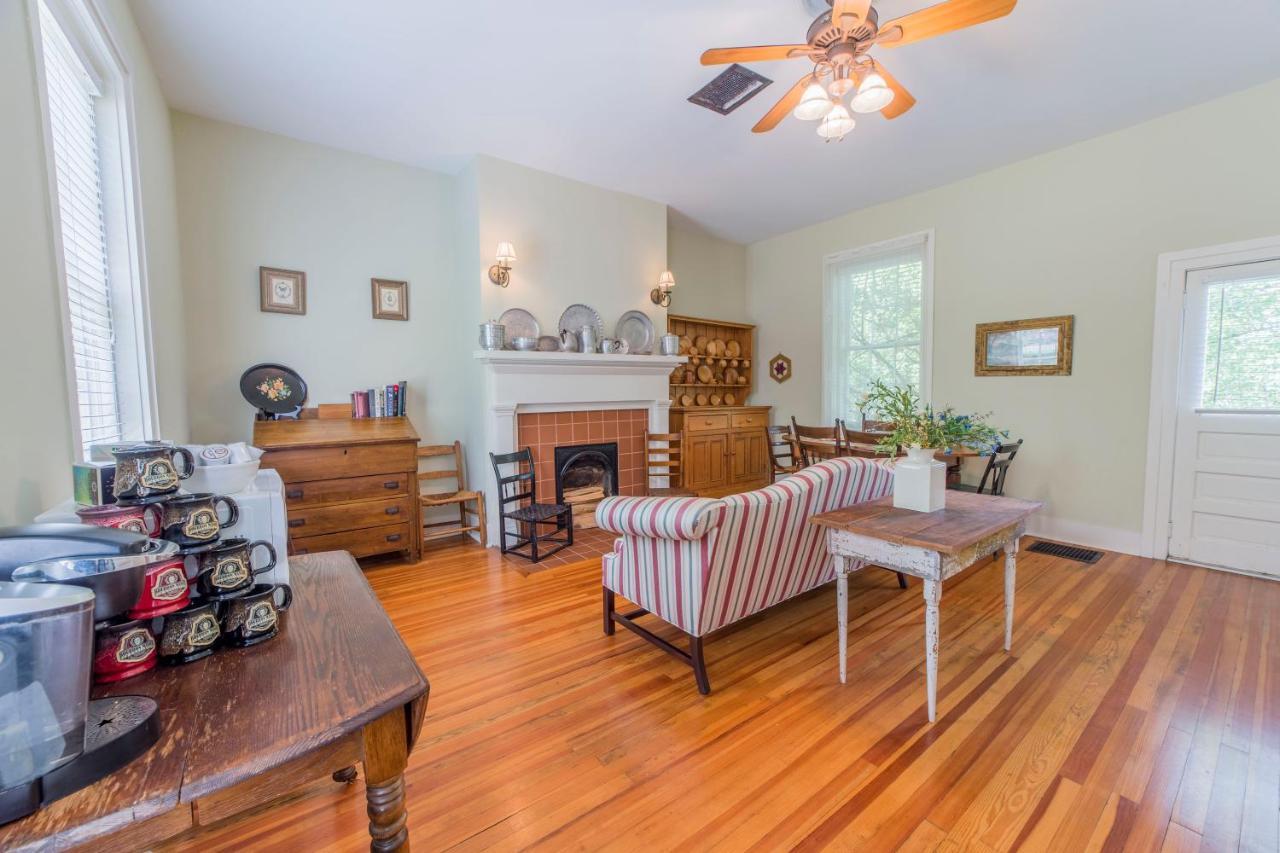 Bourbon Manor Bed & Breakfast Inn Bardstown Extérieur photo