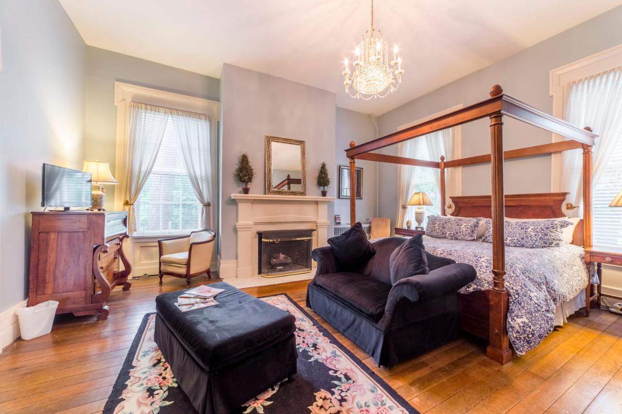 Bourbon Manor Bed & Breakfast Inn Bardstown Extérieur photo