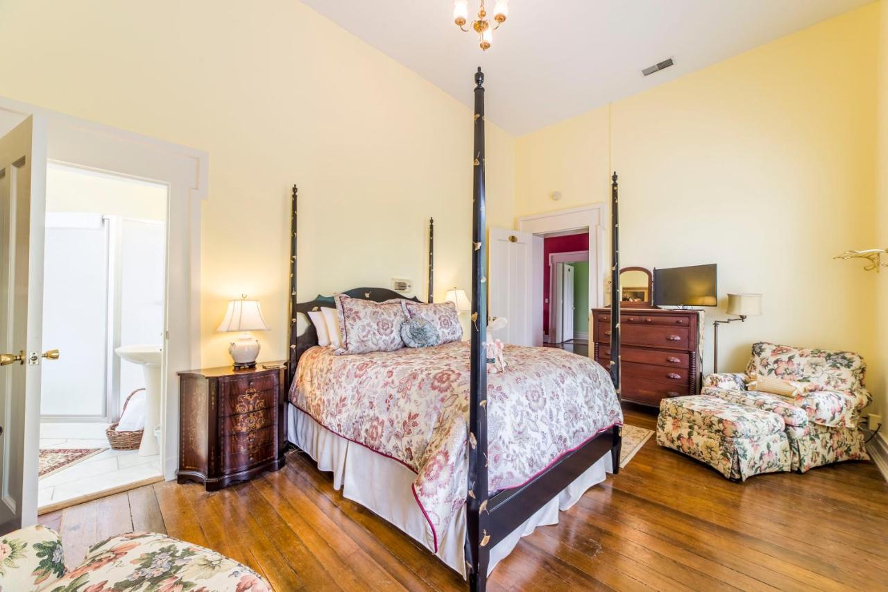 Bourbon Manor Bed & Breakfast Inn Bardstown Extérieur photo