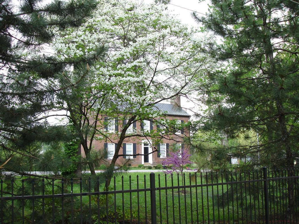 Bourbon Manor Bed & Breakfast Inn Bardstown Extérieur photo