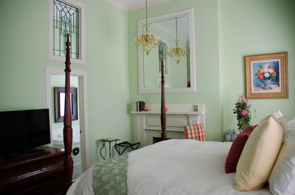Bourbon Manor Bed & Breakfast Inn Bardstown Chambre photo