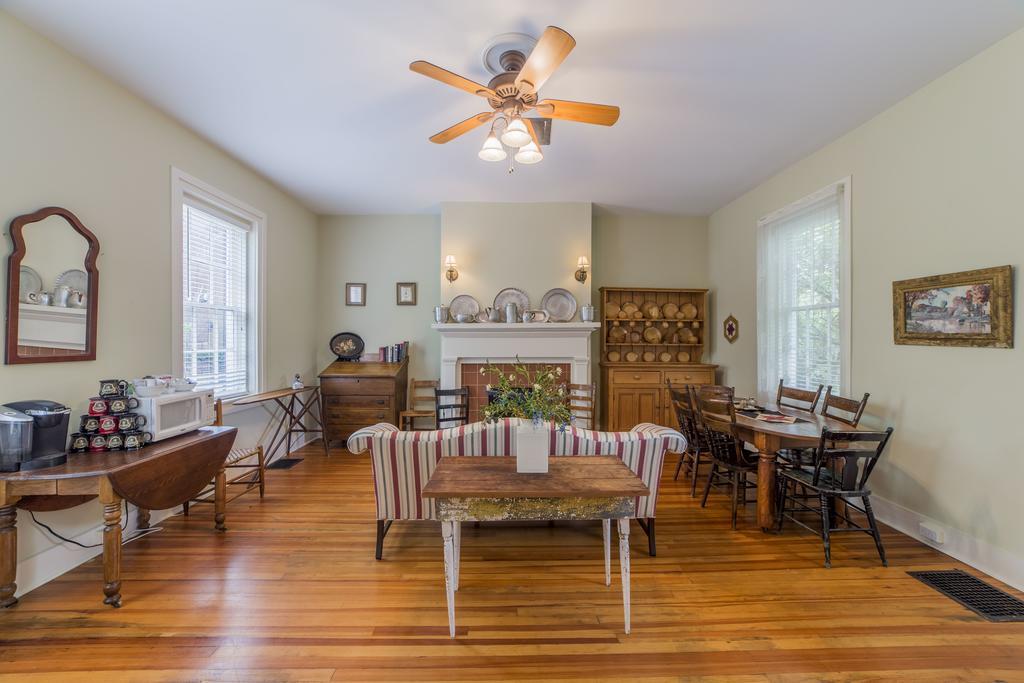 Bourbon Manor Bed & Breakfast Inn Bardstown Extérieur photo