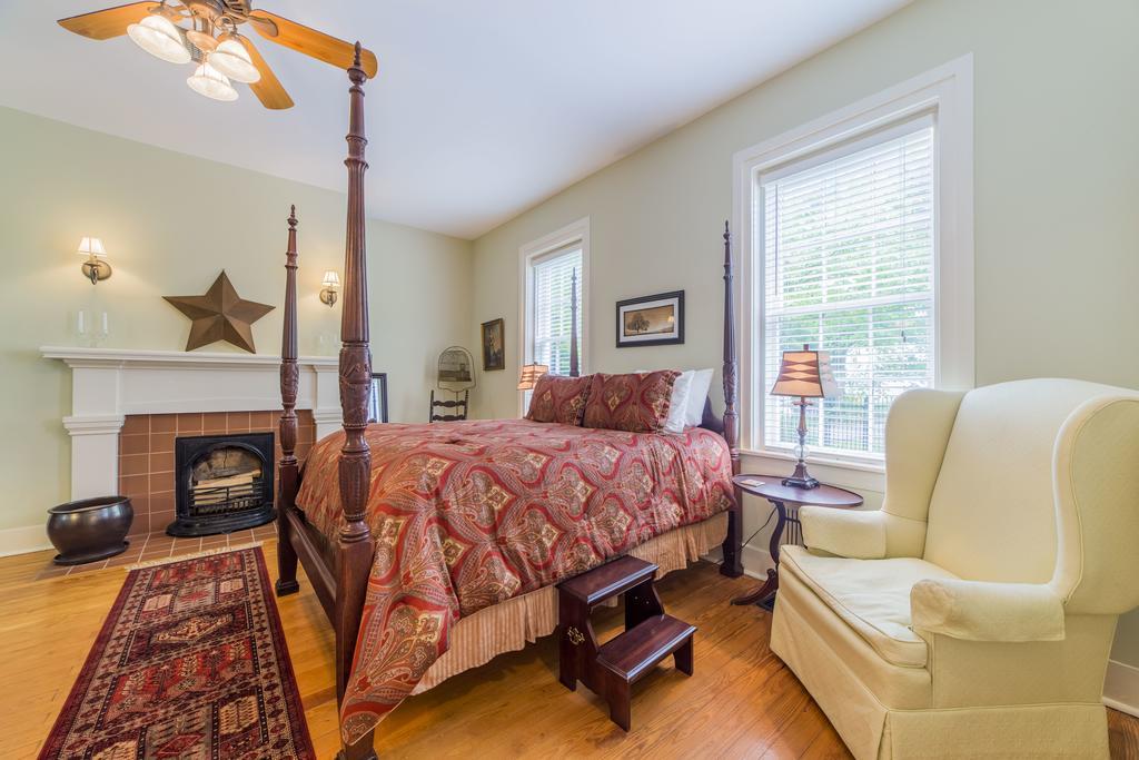 Bourbon Manor Bed & Breakfast Inn Bardstown Chambre photo