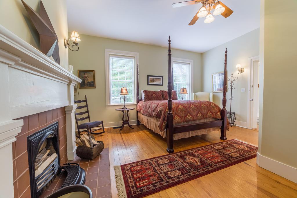 Bourbon Manor Bed & Breakfast Inn Bardstown Extérieur photo